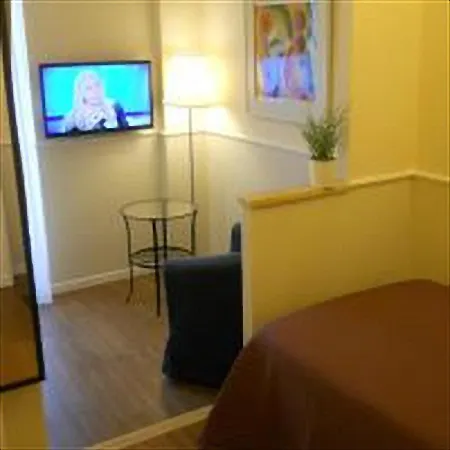 Colfelice Pensión Roma